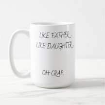 のマグカップに彼の娘と父親の写真