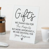 のミニマルブライダルシャワーに対するギフト結婚テーブルの署名 台座サイン (インサイチュ)