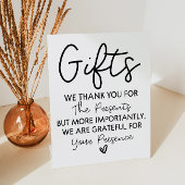 のミニマルブライダルシャワーに対するギフト結婚テーブルの署名 台座サイン