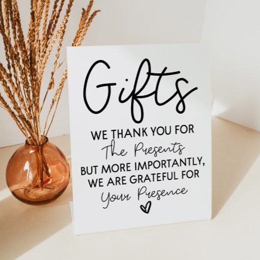 のミニマルブライダルシャワーに対するギフト結婚テーブルの署名 台座サイン