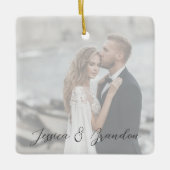 のモダン結婚newlywedsスクリプトフォトオーバーレイ セラミックオーナメント (正面)