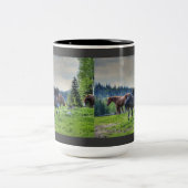 のランニングブラックサラブレッドPercheron Horse写真3 ツートーンマグカップ (中央)