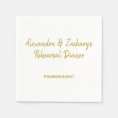 のリハ結婚ーサルディナーナプキンとハッシュタグ金ゴールド スタンダードカクテルナプキン (正面)