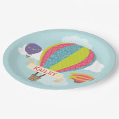 の上、の上でそして遠くに ペーパープレート (アングル)