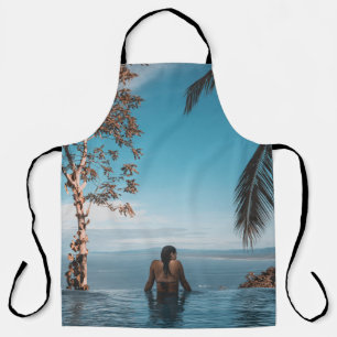 ～の体で黒のビキニタップを着た女性 エプロン