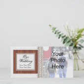 の写真結婚カード、木製フレーム付き白いコード 案内状 (スタンド正面)