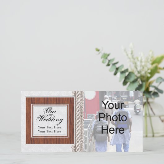 の写真結婚カード、木製フレーム付き白いコード 案内状 (スタンド正面)