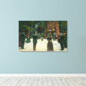 の周囲を示す一般的なフリーモント キャンバスプリント (インサイチュ (ウッドフロア))