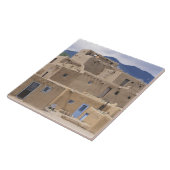 の小さい支流の谷に置かれる タイル (側面)