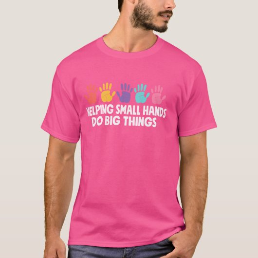 の小救済さな手は大きなことをする Tシャツ (正面)