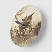 ~の建物中に蒸気クレーンが運転される ラウンド壁時計 (傾斜)