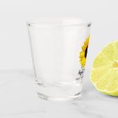 の後ずっと幸せに黄色のひまわり結婚は ショットグラス (左)