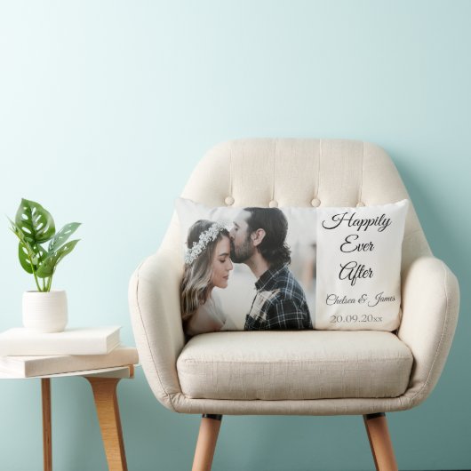 〜の後エレガントで幸せにモノグラムの写真を撮る ランバークッション (椅子)