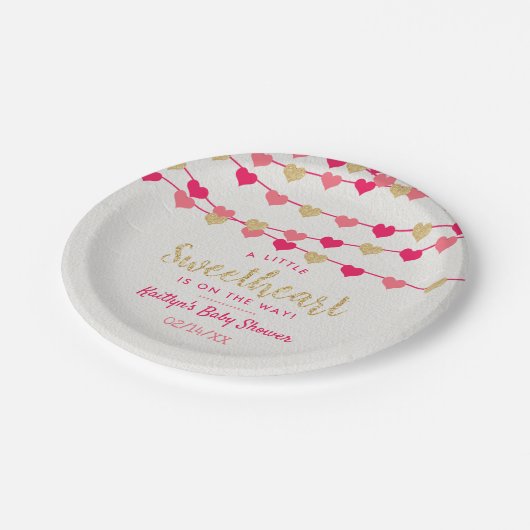 の愛ぶら下がったハートリトルスウィートベイビーシャワー ペーパープレート (アングル)