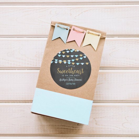 の愛ぶら下がったハートリトルスウィートベイビーシャワー ラウンドシール