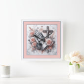 の手祈、十字架とバラ スクエア壁時計 (ホーム)