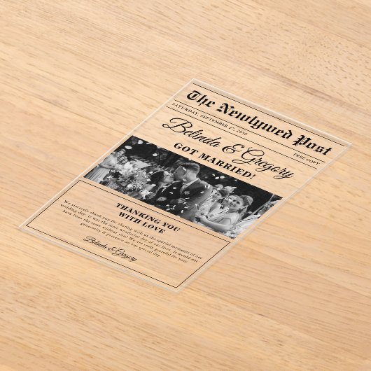 の新聞結婚おもしろい白黒写真ありがとう アクリル招待状 (レイダウン)