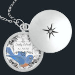の日付ラッキー結婚ブルーバードアニバーサリーネックレス ロケットネックレス<br><div class="desc">Keepsake Necklacesシルバーまたはスターリングシルバーのいずれかを選択</div>