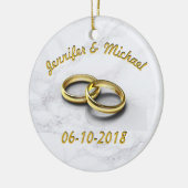 の日付結婚新郎新婦のパーソナライズ金ゴールドリングや輪 セラミックオーナメント (左)