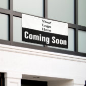 の来ロゴの白黒はこちら 横断幕 (ビルの外側)