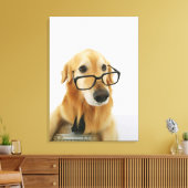 の椅子に座ってネクタイとメガネを着た犬 キャンバスプリント (インサイチュ (リビング))