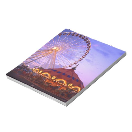 の海軍埠頭の観覧車と回転木馬 ノートパッド (回転)