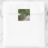 ～の町の近くの田舎の未舗装の田舎道 スクエアシール (バッグ)