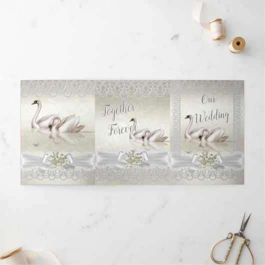 の白結婚スワンズクリームパールレースダマスク3 三つ折り招待状 (外部)