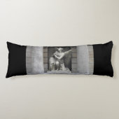 の祈天使の彫刻 ボディピロー (正面)