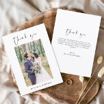 の結婚ありがとう写真ミニマル サンキューカード<br><div class="desc">フロント結婚とバックに写真があるロマンチックなサンキューカード。サンキューカードにはモダン、ミニマルなモダン結婚式日のお祝いの後に使用するエレガント、シンプルと使用する手で文字のキュラシンプルシックスクリプトのタイポグラフィが含まれている。</div>
