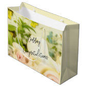 の結婚おめでとうパーソナライズされた ラージペーパーバッグ (正面アングル)
