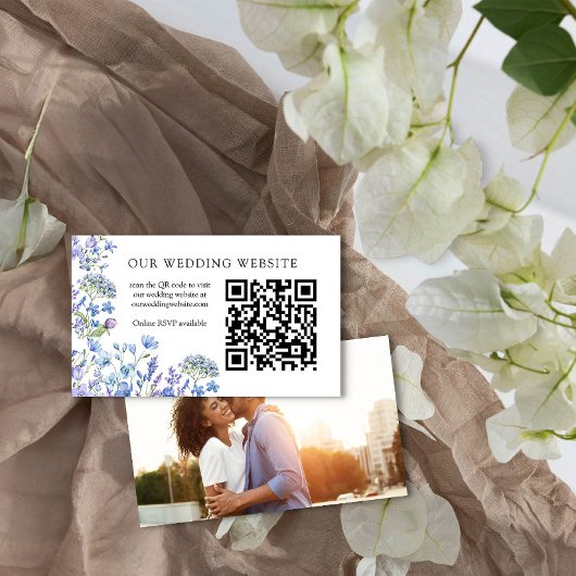 の結婚ウェブサイトQRコードRSVP Periwinkle Wildflower エンクロージャーカード