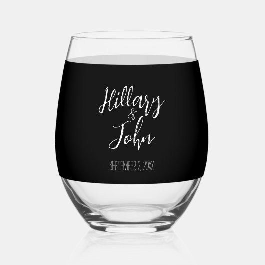 の結婚カップルの名前と日付のクラシック ステムなしワイングラス (正面)