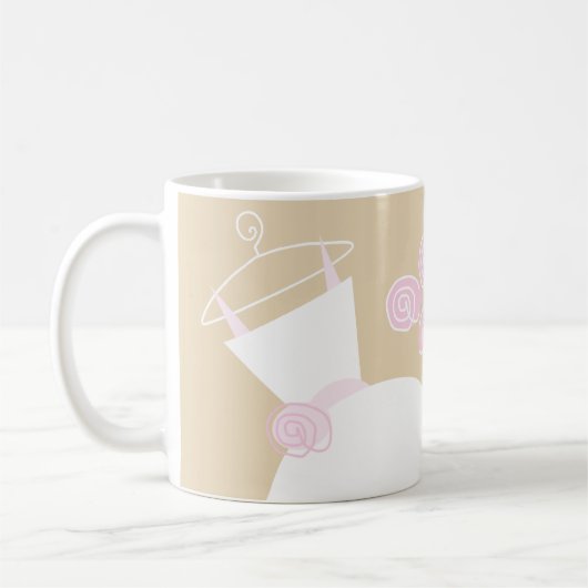 の結婚ガウン・ピンク・ベージュ「花嫁の母」 コーヒーマグカップ (左)