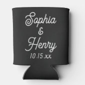 の結婚スクリプエレガントト黒のモダンタイポグラフィ 缶クーラー (裏面)