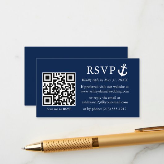 の結婚ネイビ航海のーブルーいかりRSVP QR エンクロージャーカード (正面/裏面インサイチュ)