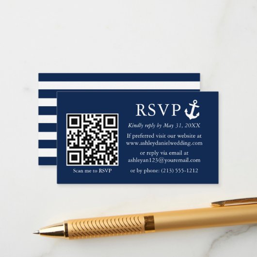 の結婚ネイビ航海のーブルーいかりRSVP QR ストライプの エンクロージャーカード (正面/裏面インサイチュ)