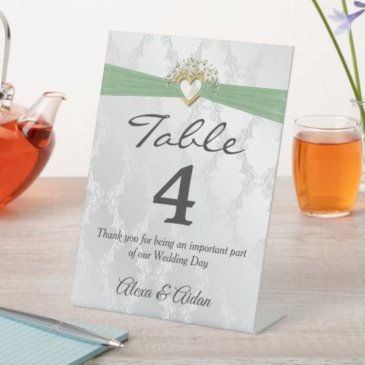 の結婚ハートとサージグリーンリボンのダマスク 台座サイン (インサイチュ)