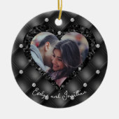 の結婚ハートフレームカスタムフォトブラックダイヤモンド セラミックオーナメント (正面)