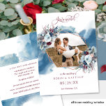 の結婚フォトブルーパープルブルゴーニュの水色 招待状<br><div class="desc">写真のユニーク結婚式招待状エレガントは、花や葉の写真を構成する豪華な六角形の幾何学的なバラ金ゴールドフレームとその後ろに美しいカスケード青い水色の染みを持つ。水の色の花や葉は、ほこりっぽい青、ネイビーブルー、バーガンディ赤、マゼンタ、紫とセージ灰色の色合いの魅力的なブレンド。手書道モダンの書詳細。背の青い水色の汚れの上に白いフレームエレガントであなたの詳細を示結婚す。テンプレートカスタマイズの文字ボックスの最後で青いボタンを使用して更に多くの情報を取得し、ニーズに合わせて文字セクションを変更する機能。当社の「天体開花」コレクションの一部で、さまざまな調整製品が用意されている。</div>