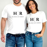 の結婚モノグラパーソナライズされたム新郎新婦 Tシャツ<br><div class="desc">新婚結婚者がスタイルで愛と献身を披露する際に最適な装パーソナライズされた装、モノグラム新郎新婦Tシャツをご紹介。このシャツは洗練されたミニマル結婚主義のモノグラムで飾られ、白黒のデザイン要素と新郎新婦のイニシャルを特徴としている。全体的な美的エレガント性は上品で、時代を超越したスタイルを味わう人に最適な選択だ。祝特別な日を記念して、この洗練された新郎新婦のTシャツでパーソナライズされたあなたの新しいステータス。シャツは自分の思い出として機能するだけでなく結婚、ポストのワードローブに洗練されたtouchを追加す結婚る。愛の物語の本質結婚を具現化しパーソナライズされたた、私たちのモノグラムの花嫁と花婿のTシャツと結婚の至福にユニーク足を踏み入れる。</div>