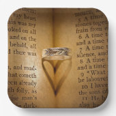 の結婚リングや輪ハートの影が聖書に ペーパープレート (正面)