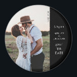 の結婚写真エレガントマグネットの日付の保存 マグネット<br><div class="desc">この日付の円形マグネットを除き、ゲストに長い間持続する治療を送る。</div>