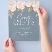 の結婚埃っぽい青いフローラカードとギフトサイン チラシ (手)