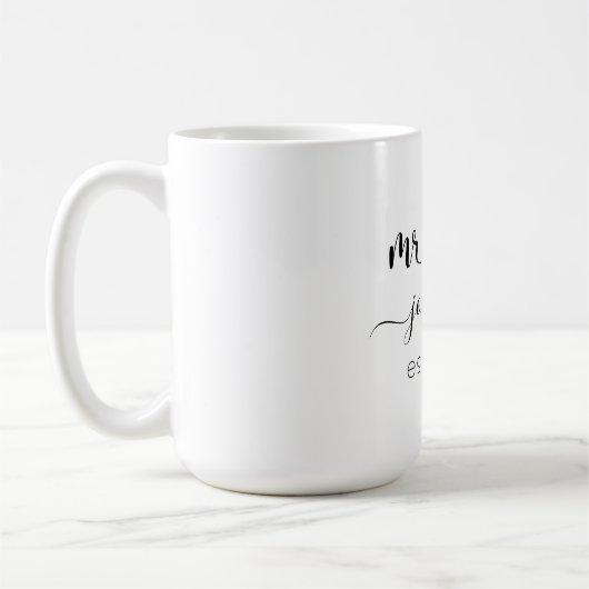 の結婚婚約ハートミセス・ネームパーソナライズされた コーヒーマグカップ (左)