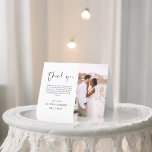 の結婚感謝の写真ミニマルモダンリスト サンキューカード<br><div class="desc">の結婚サンキューカードの前後に写真が残っている。サンキューカードにはモダン、結婚式の日のお祝いの後に使用するエレガント、シンプルタイポグラフィとモダン使用する手書き文字文字が含まれている。</div>
