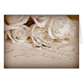 の結婚指輪とバラ (正面横)