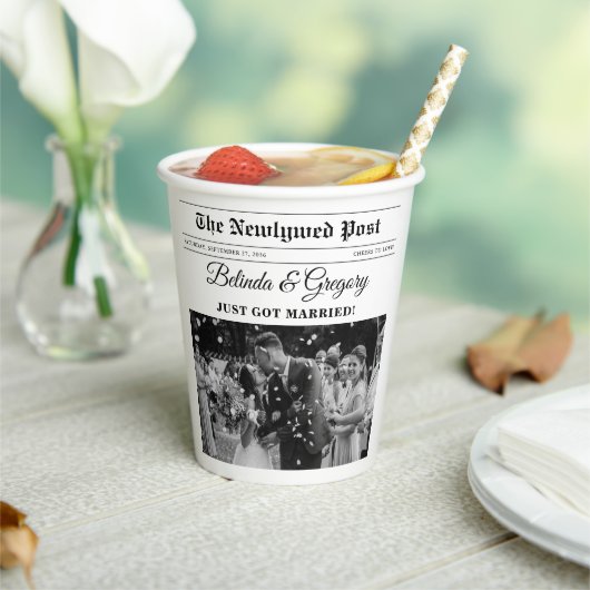 の結婚新聞おもしろい白黒フォトズ結婚 紙コップ (インサイチュ)