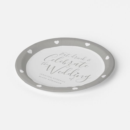 の結婚白いスクリプトとグレーのハート紙プレート ペーパープレート (アングル)