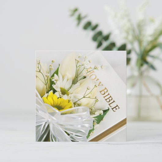 の結婚白いチューリップと聖書のデイジー 招待状 (スタンド正面)